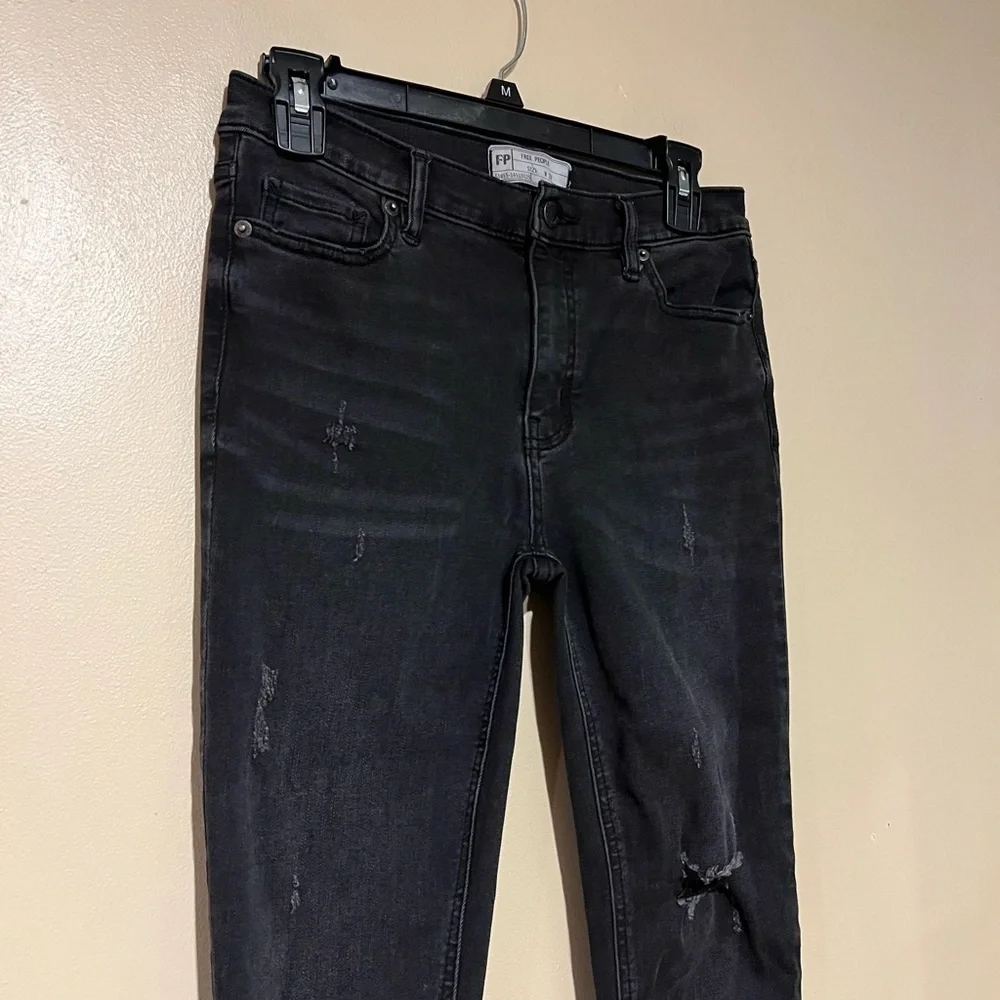 Free People Women's Size 27 Grey Black Distressed With Raw Frayed Hem Skinny